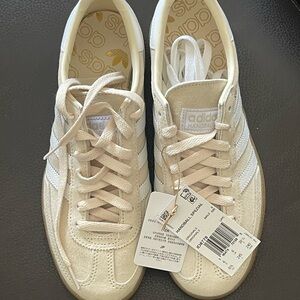 New Adidas Handball Spezial Cream Sneakers, Size Men’s 6.5, Women’s 7.5